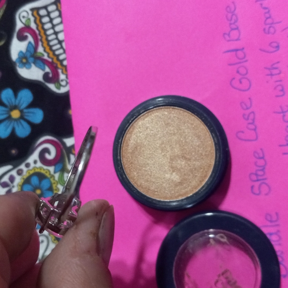 Bundle sparkly heart ring [new]and space case gold eyeshadow from ispy - Picture 5 of 5